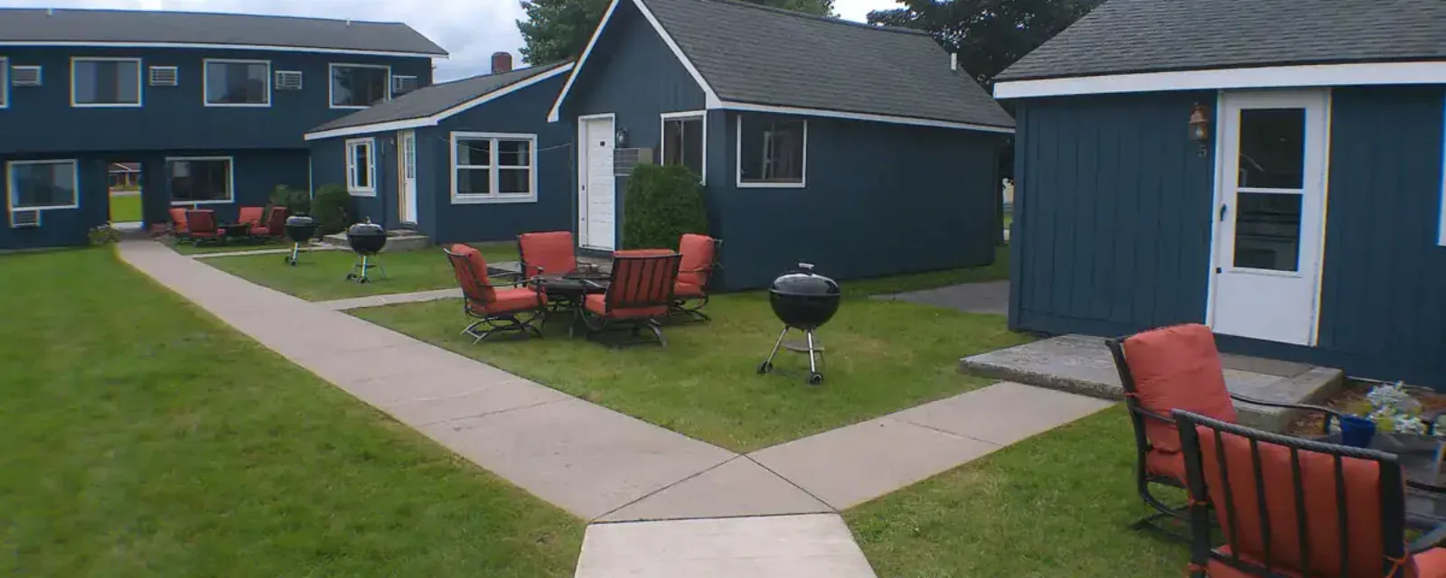 Cottage courtyard with firepit seating at Crystal Lake Resort